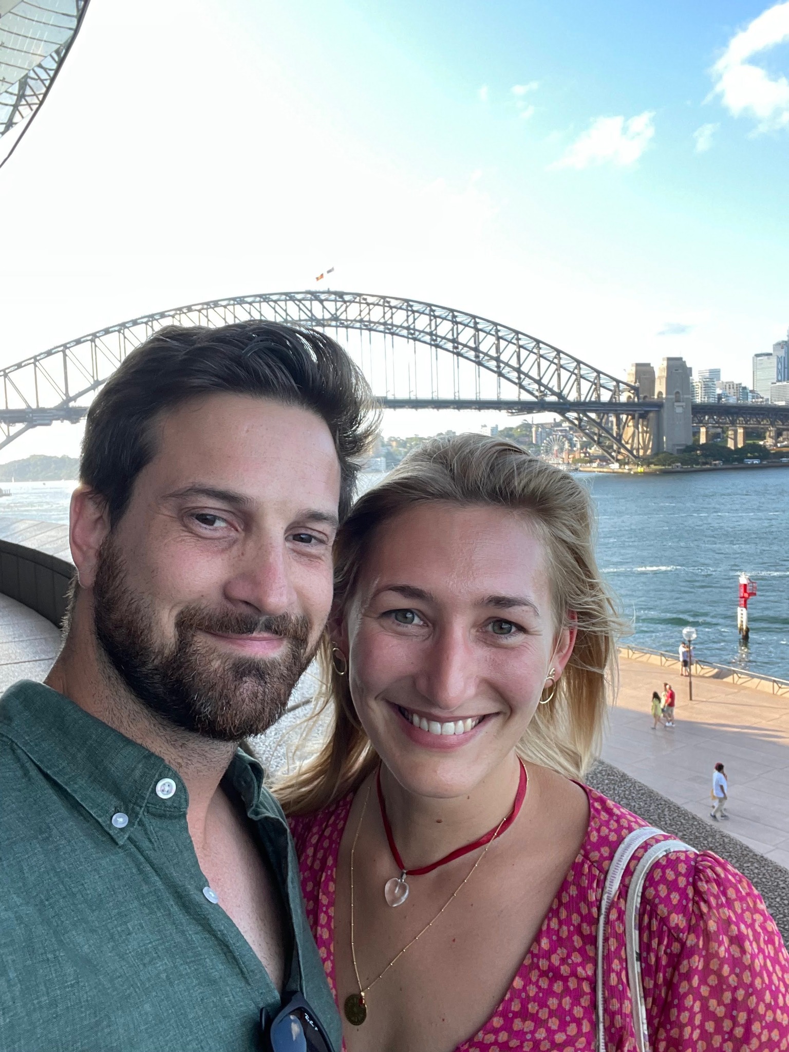 Marion et Emilio devant le Harbour Bridge